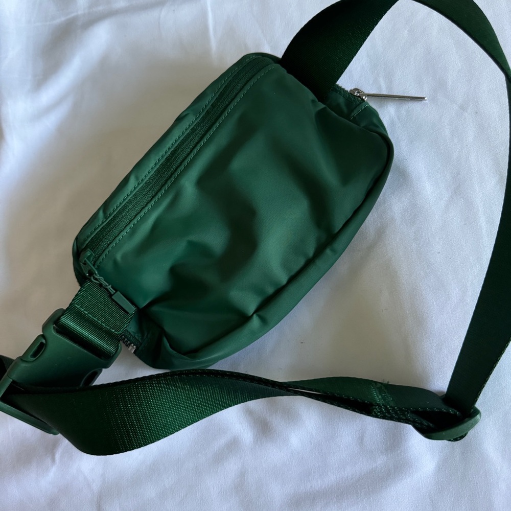 lululemon athletica Everglades Green Crossbody Bag - Picture 5 of 9